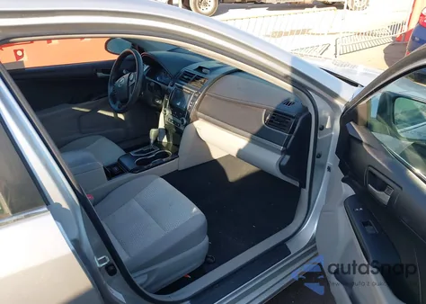 2014 Toyota Camry Le z USA, uszkodzony, nr VIN 4T1BF1FK0EU400321